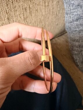 Nail bangle 7inches 18k real gold 3.2 grams